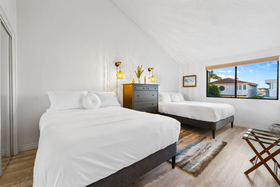 Guest bedroom with 2 queen beds. 