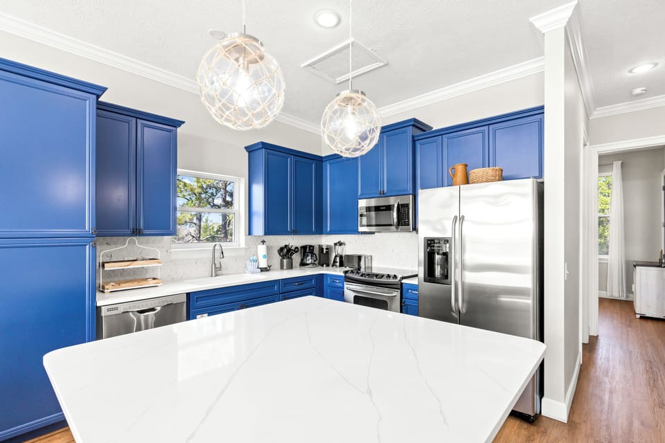 House, Multiple Beds, Balcony, Partial Ocean View (512 Dement Circle Unit A) | Private kitchen | Fridge, microwave, oven, stovetop