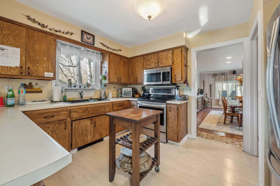 kitchen has pizza oven and air fryer!