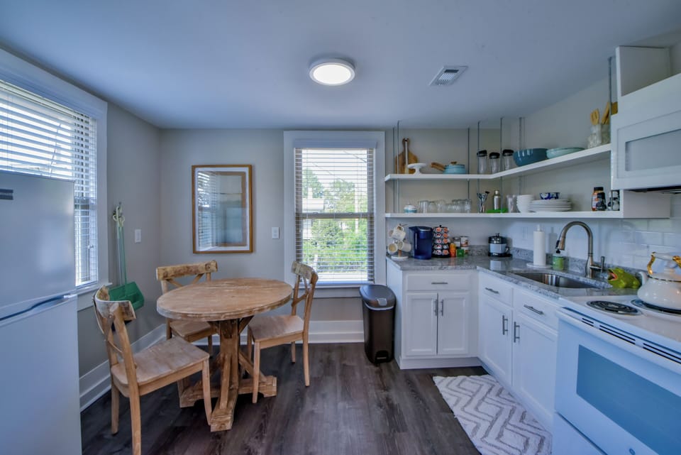 Kitchen - There is a small dining table to enjoy your home cooked meal at.