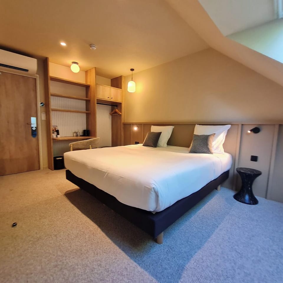 Free cribs/infant beds, free WiFi, bed sheets