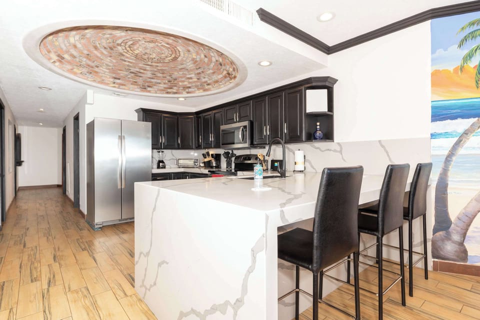 Kitchen Bar
