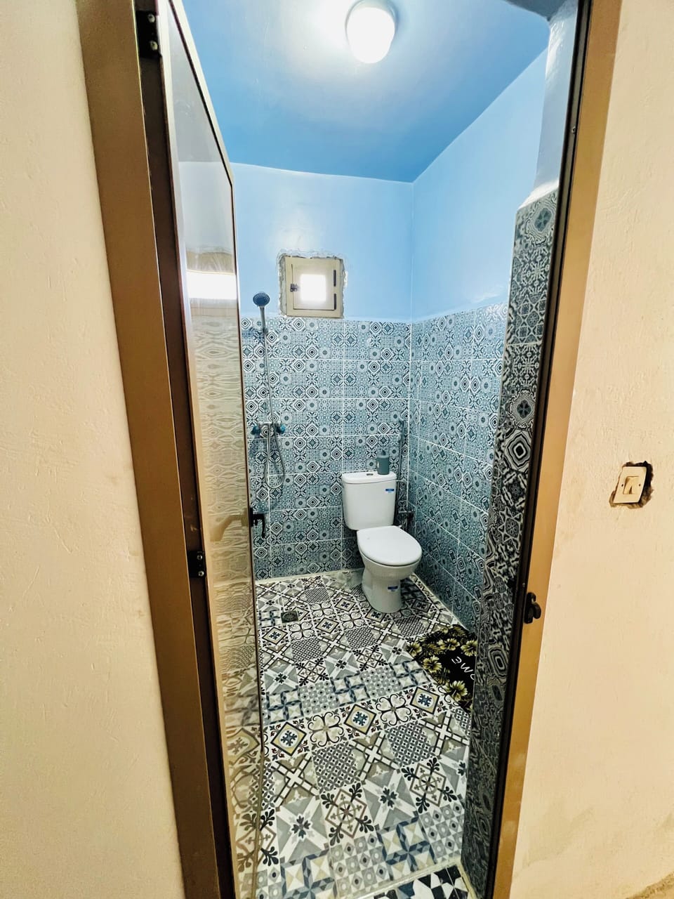 Shared Dormitory, 1 Twin Bed, Vision Accessible, Non Smoking | Bathroom | Slippers, towels, soap, shampoo