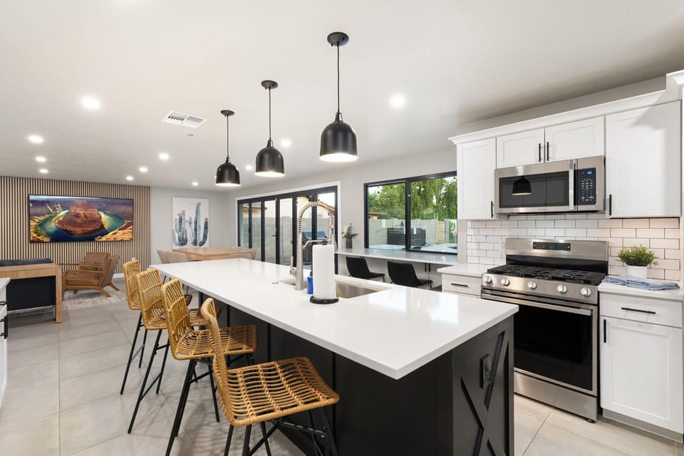Contemporary kitchen with plenty of space to entertain