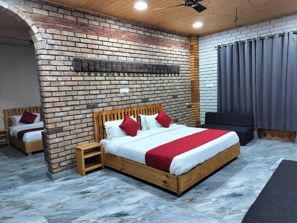 Deluxe Double Room, Balcony, Mountain View | Desk, laptop workspace, free WiFi
