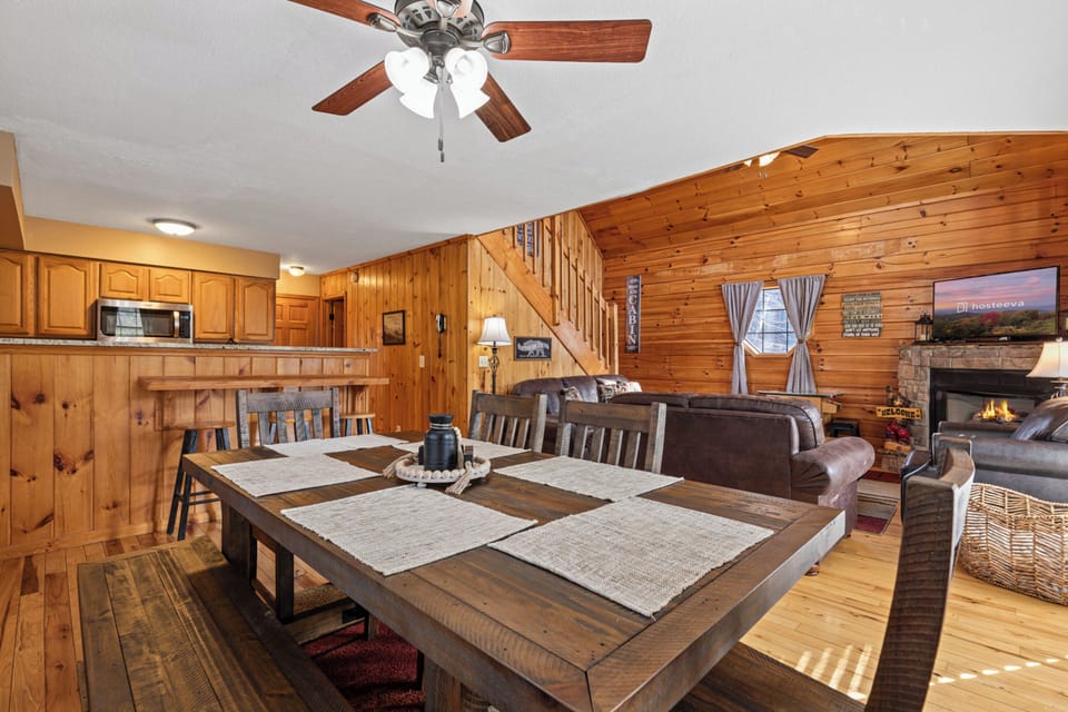 Family Cabin, 2 Bedrooms, Non Smoking, Mountain View | In-room dining