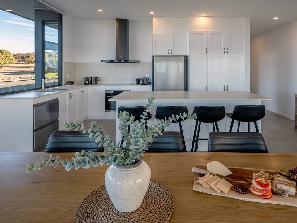 Cove Landing Marina Apartments - Stay in luxury apartment
family friendly luxury accommodation Penneshaw Kangaroo Island holiday rental