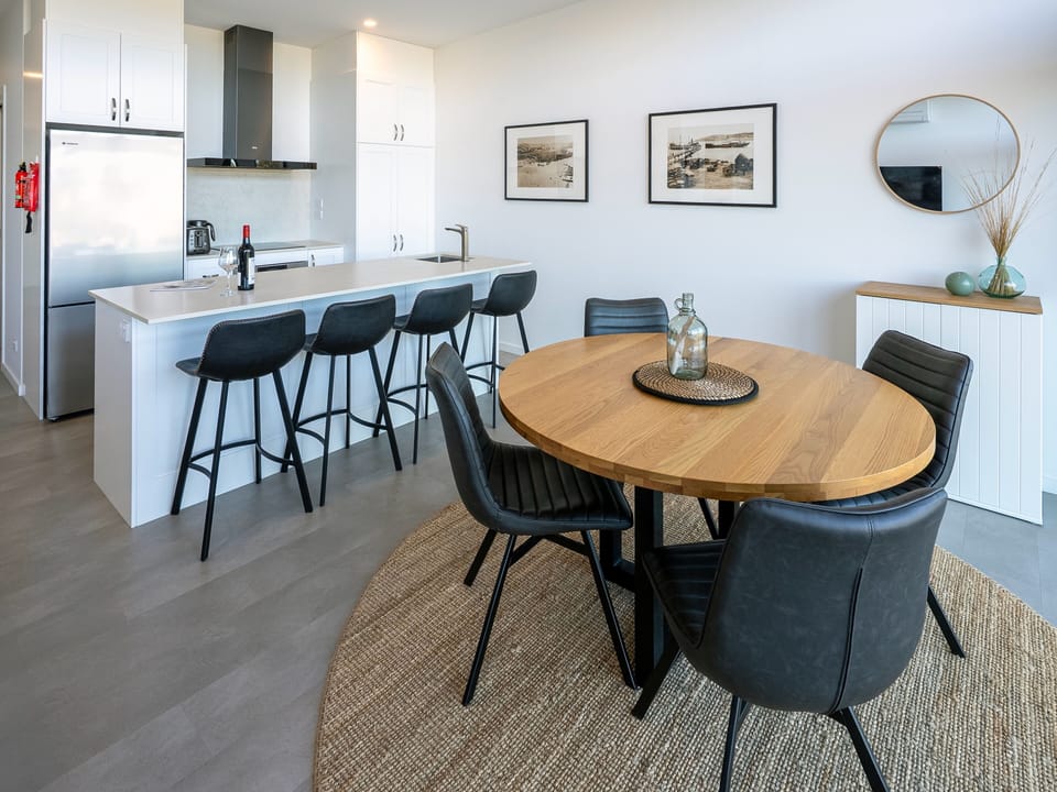Cove Landing Marina Apartments - Stay in luxury apartment
family friendly luxury accommodation Penneshaw Kangaroo Island holiday rental