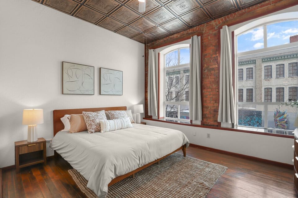 private bedroom: king