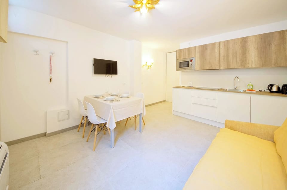 Apartment, Patio | Living area | Flat-screen TV