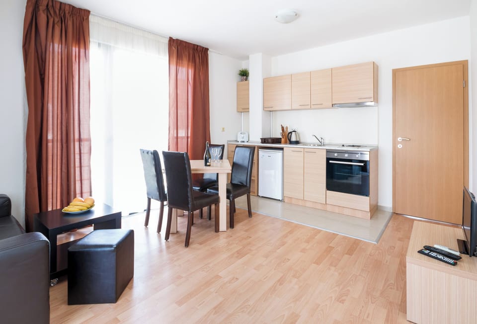 Apartment, 1 Bedroom, Balcony | Living room