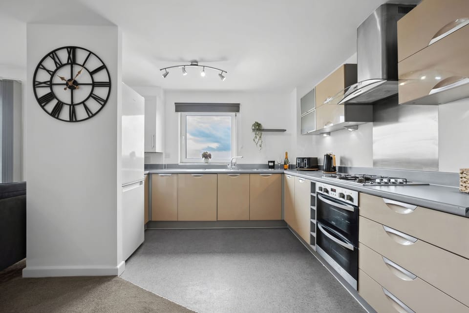Business Apartment, Balcony, City View | Private kitchen | Electric kettle, highchair