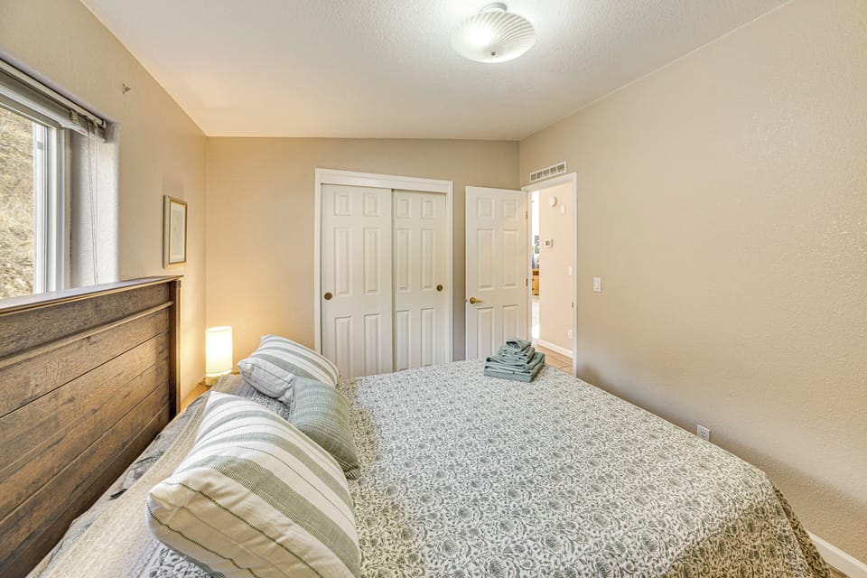 Walk to Marina: Harrison Cabin w/ Lake View! Cottage in Harrison