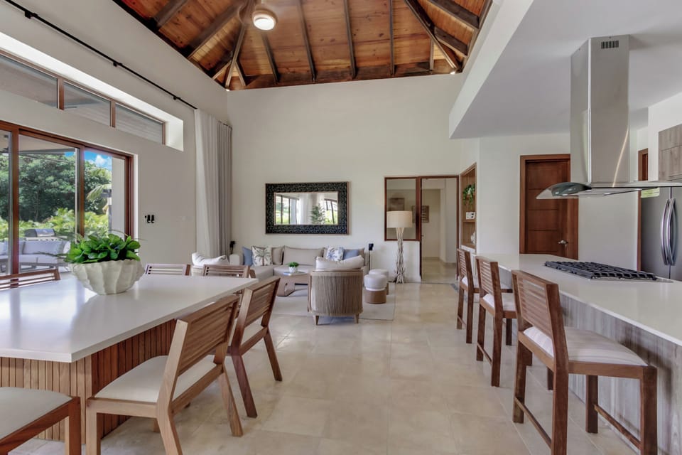 Deluxe Villa, Patio, Pool View | Dining room
