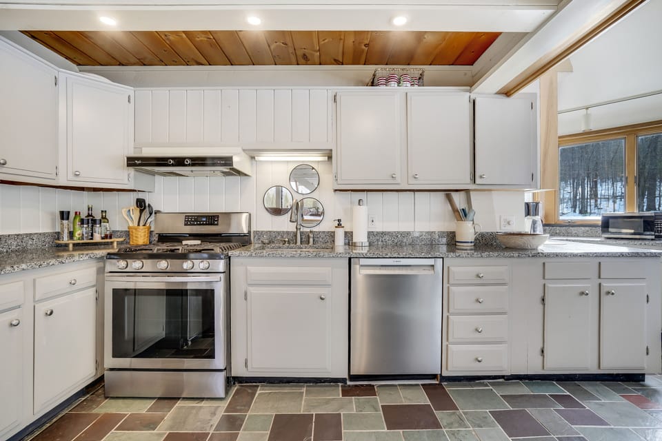 FULLY FUNCTIONAL KITCHEN