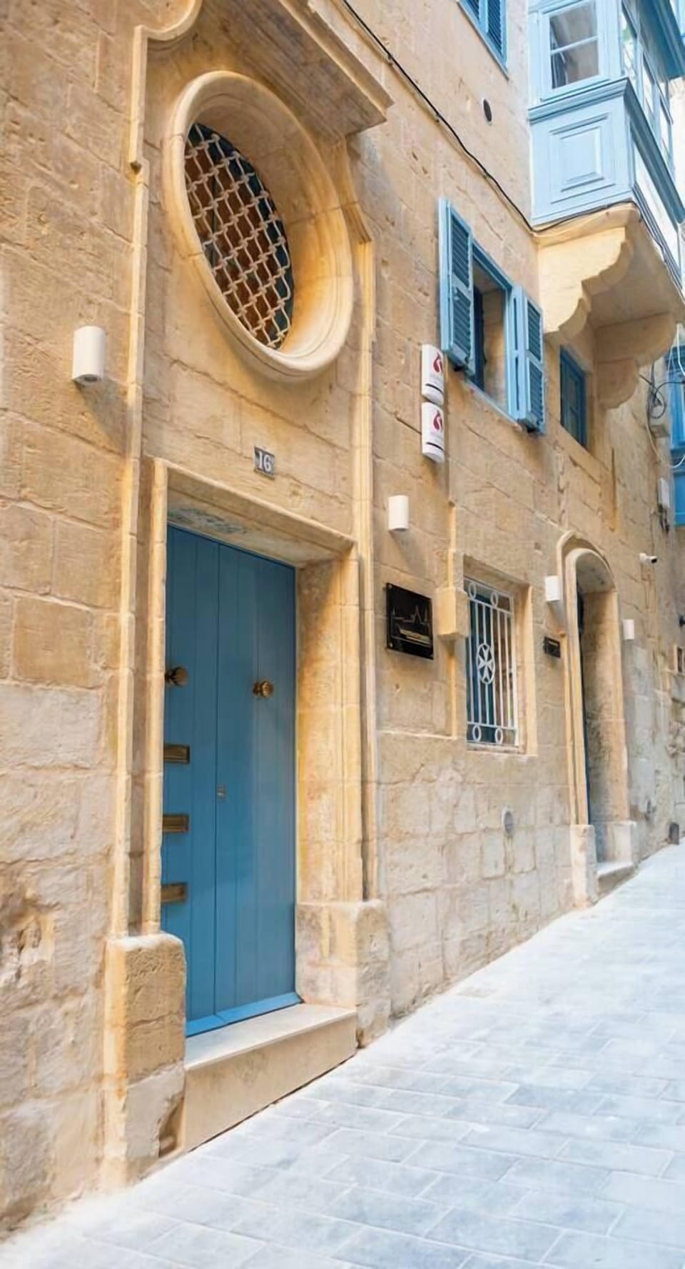Facade (2)