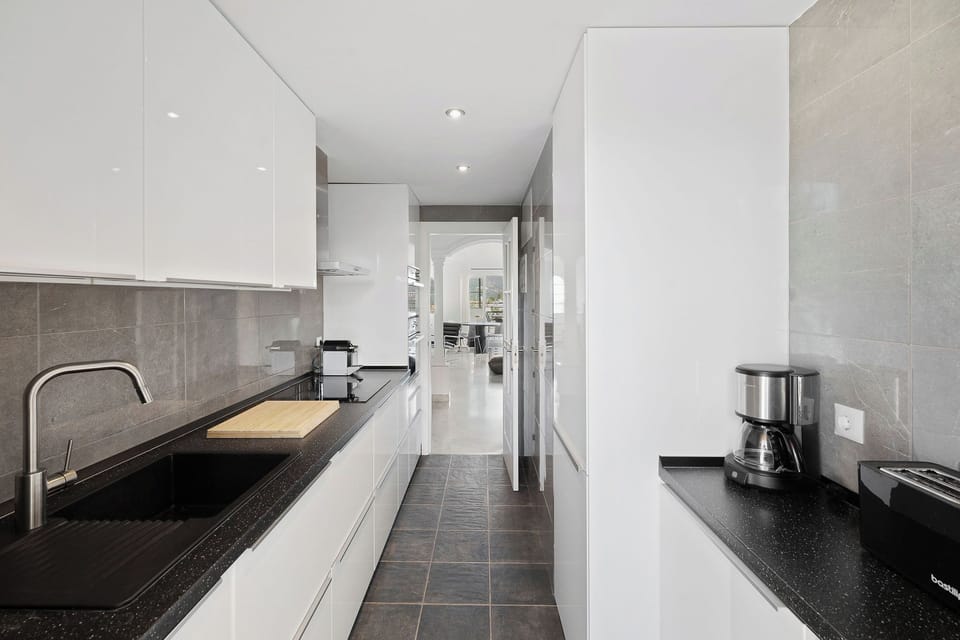 Exclusive Apartment, Ocean View | Private kitchen