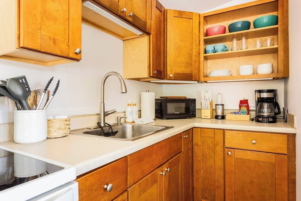 full kitchen