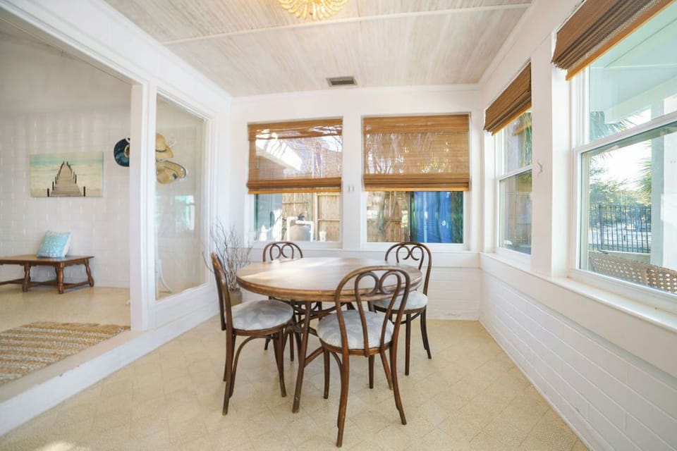 SUNROOM (2)