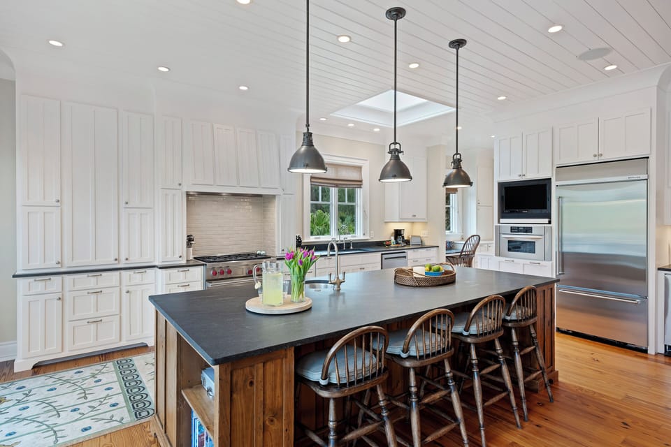 Modern and updated kitchen. Perfect to cook a great meal in!