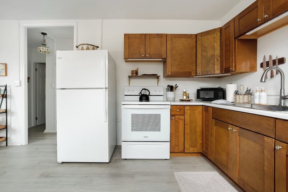Full kitchen