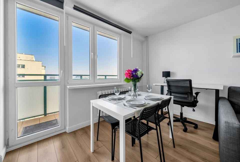 Studio - Living area with Dining Area | Book Now with RENTUJEMY.COM