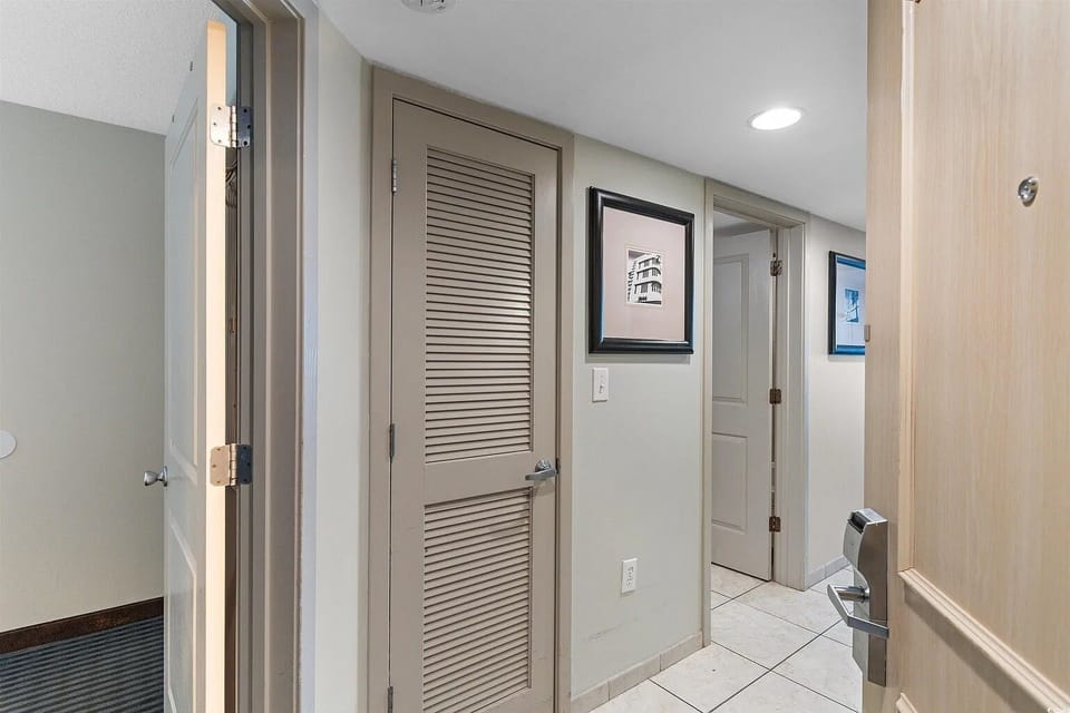 Bright and spacious resort condo entryway.