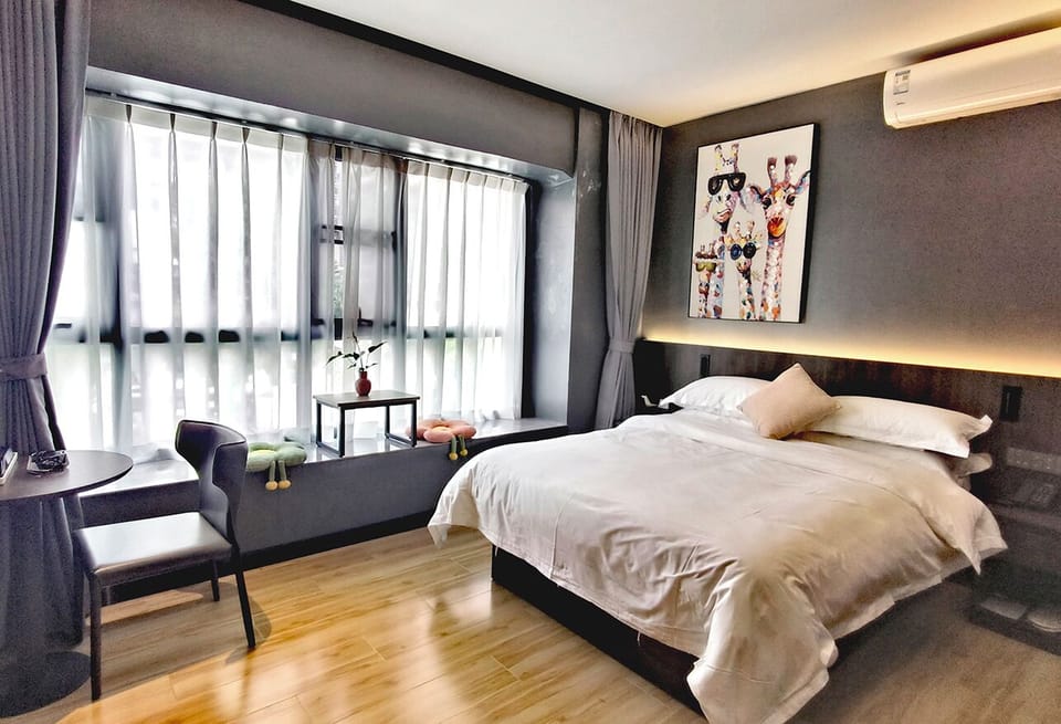 Luxury Double Room, City View | Hypo-allergenic bedding, down comforters, desk, laptop workspace