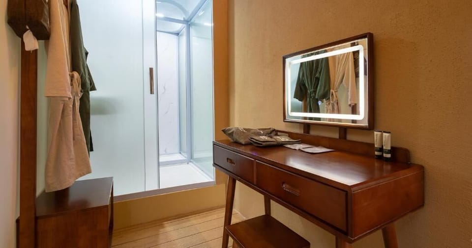 Yama Villa | Bathroom shower