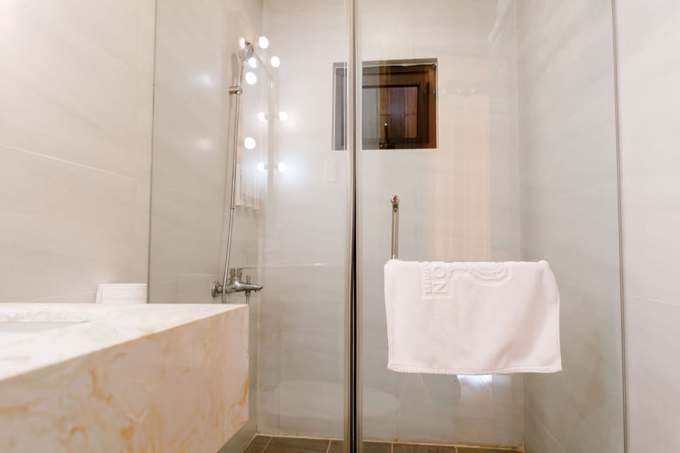 Slippers, bidet
