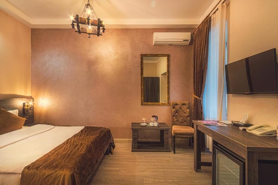 Exclusive Double Room, City View | Premium bedding, minibar, in-room safe, desk