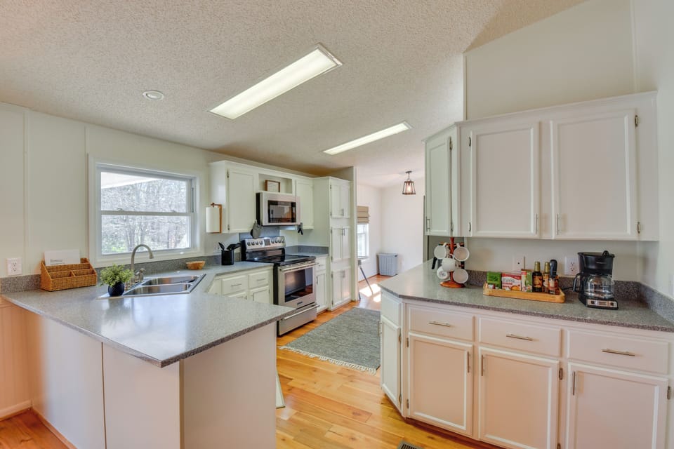 Kitchen | Dishwasher | Refrigerator | High Chair