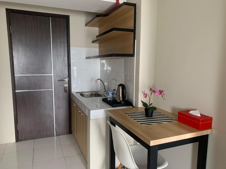 Superior Double or Twin Room, City View | Living area | 32-inch flat-screen TV with digital channels