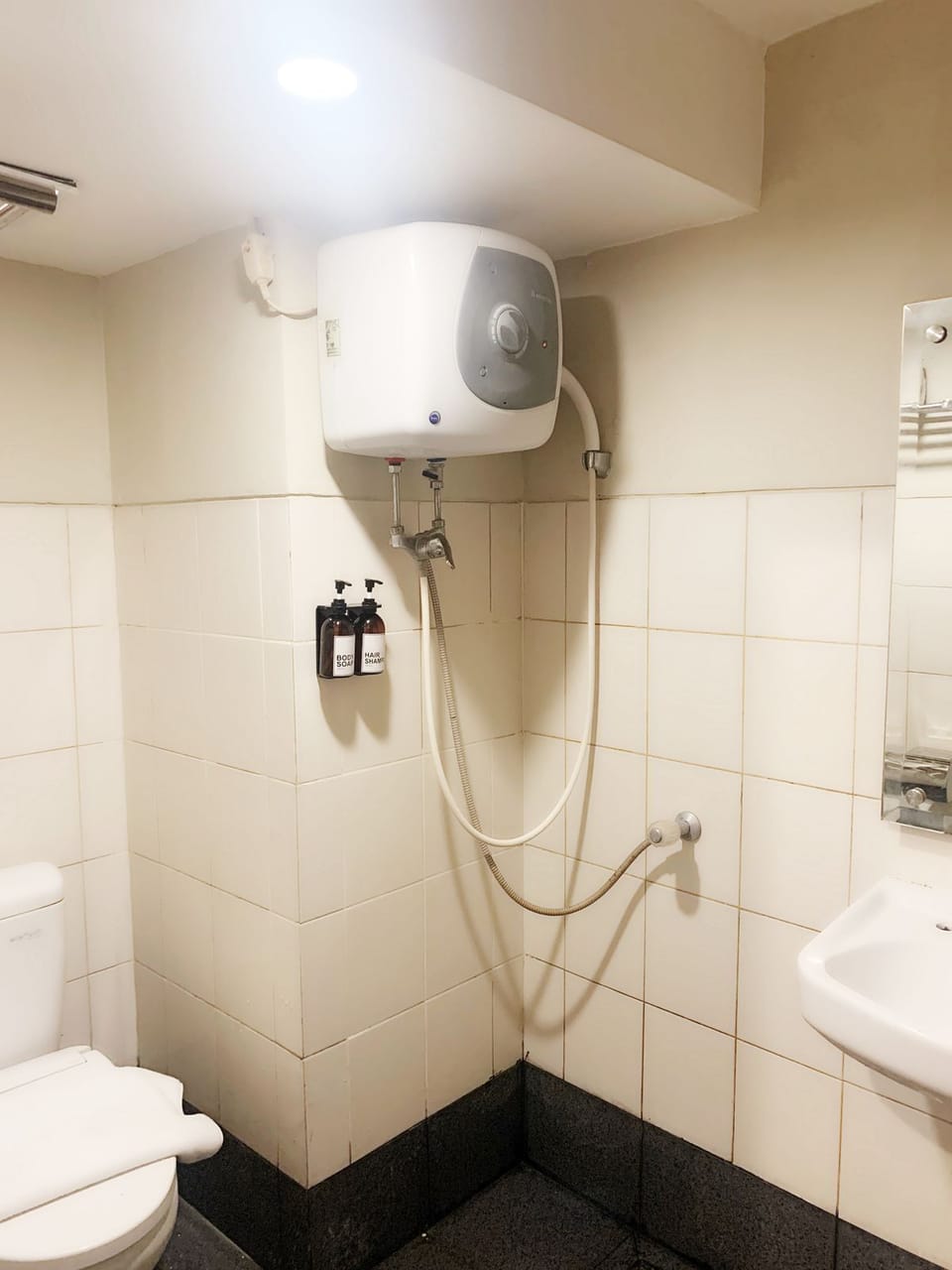 Superior Double or Twin Room, City View | Bathroom