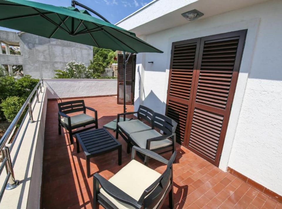 Apartment (Two Bedroom Apartment) | Balcony