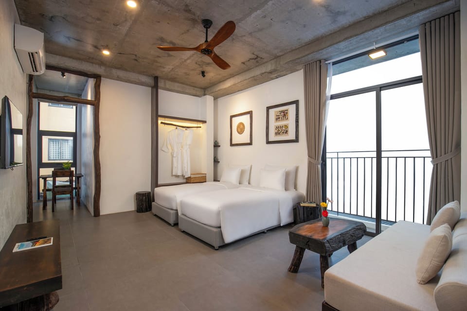 Deluxe Twin Room | Pillowtop beds, desk, blackout drapes, soundproofing