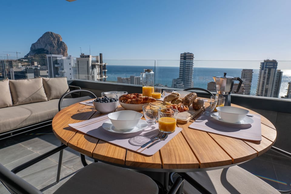 Terrace with extraordinary views of the town of Calpe