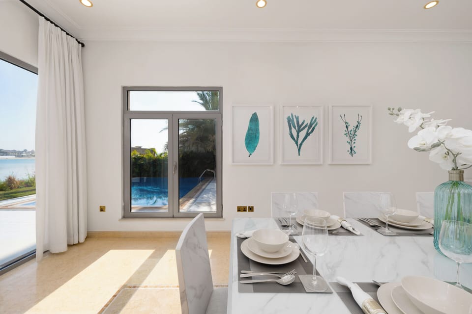Luxury Villa, Non Smoking | In-room dining