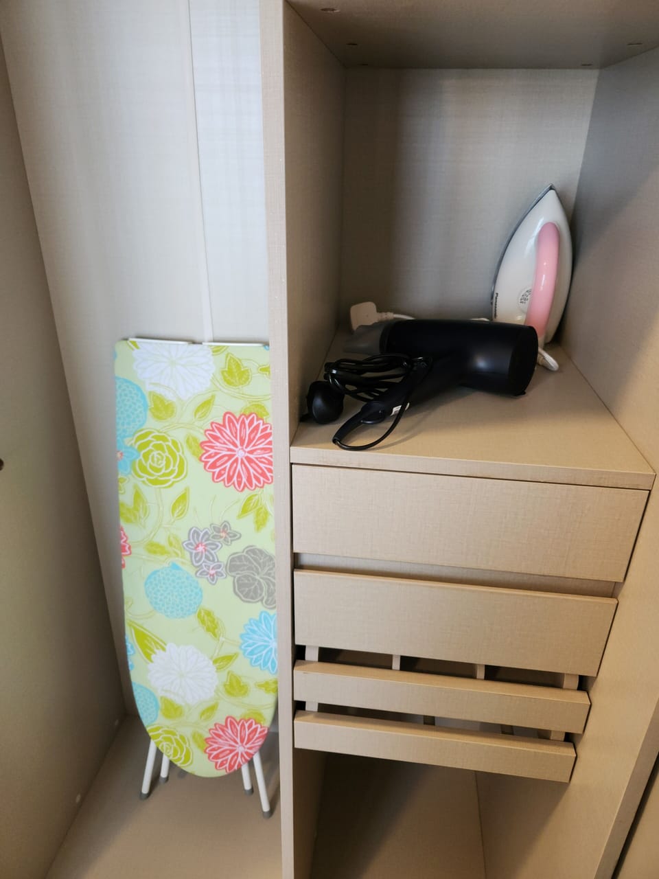 Iron/ironing board