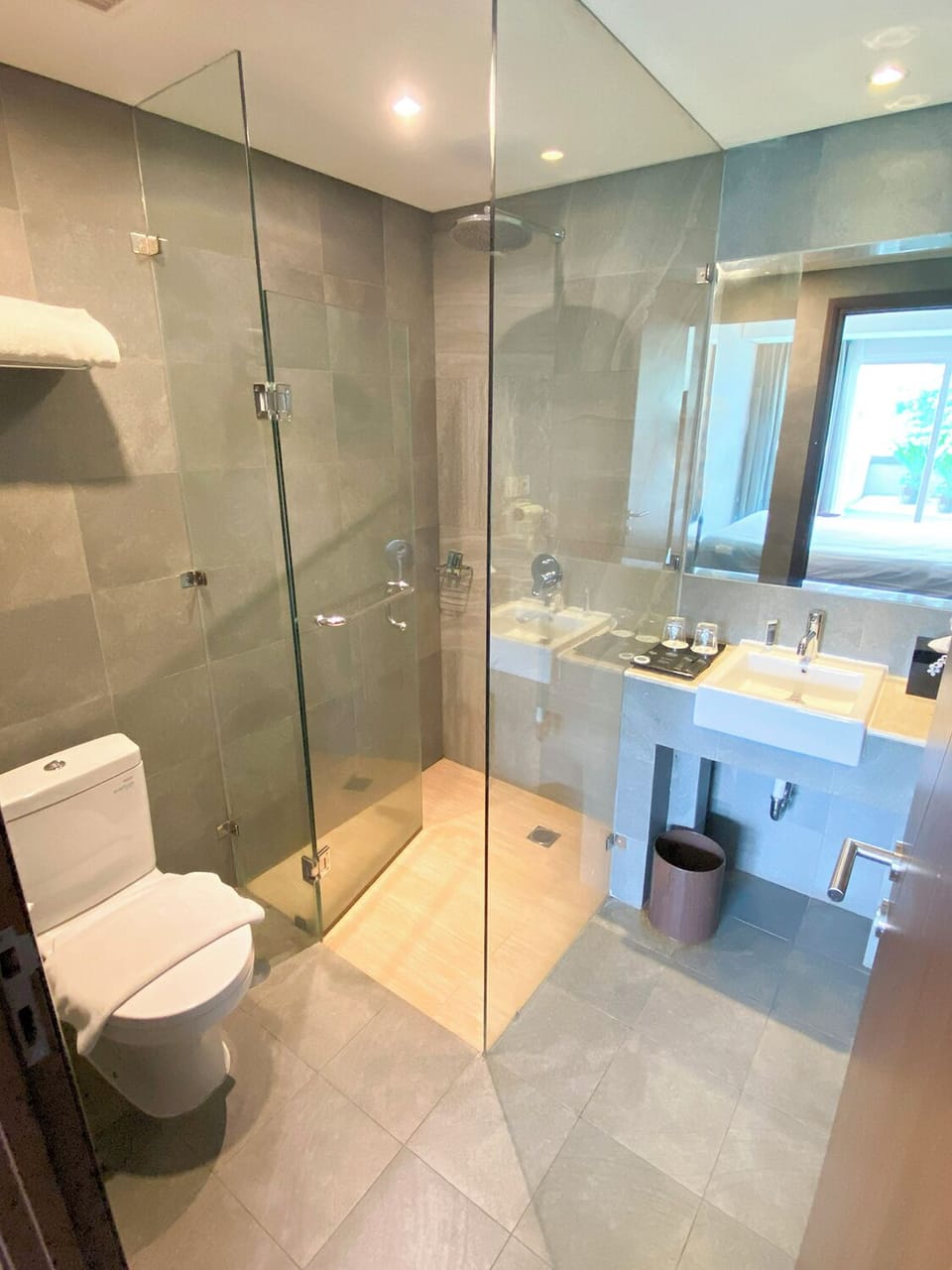 Suite, Non Smoking, Balcony | Bathroom | Slippers