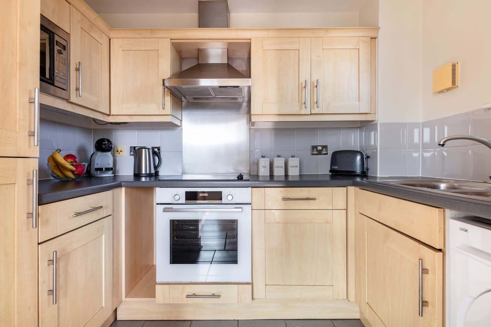 The kitchen is fully equipped to prepare a simple meal 