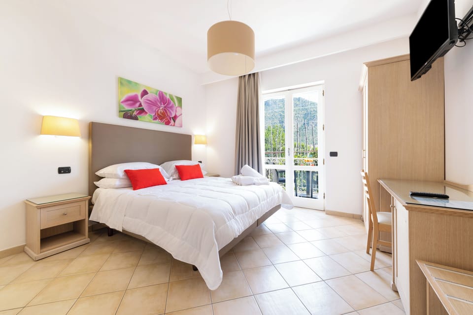Deluxe Room, Balcony, Garden View | In-room safe, blackout drapes, soundproofing, iron/ironing board