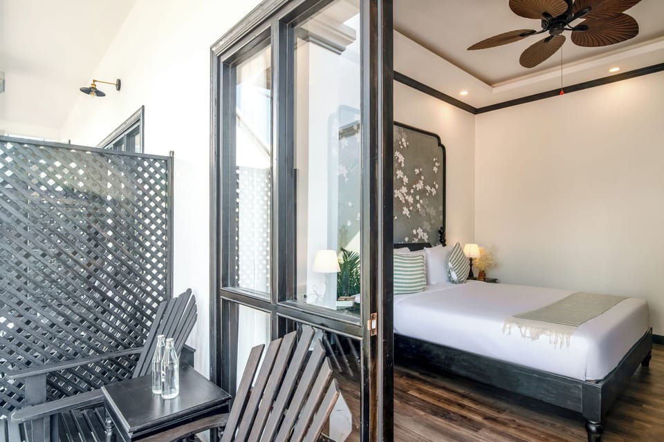 Deluxe Double Room, Garden View | Free minibar items, soundproofing, free WiFi, bed sheets