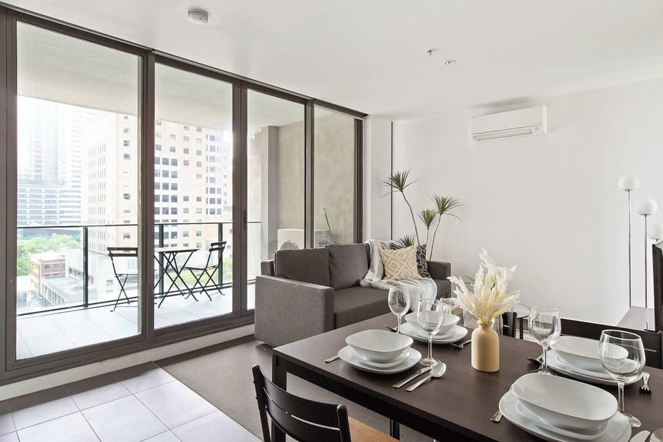 A spacious dining area.