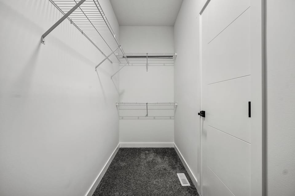 Lots of space to store your belongings and fully unpack. 