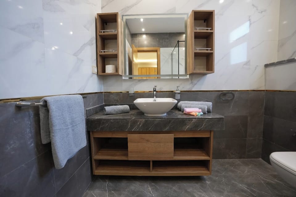 Combined shower/tub, hair dryer, towels, soap
