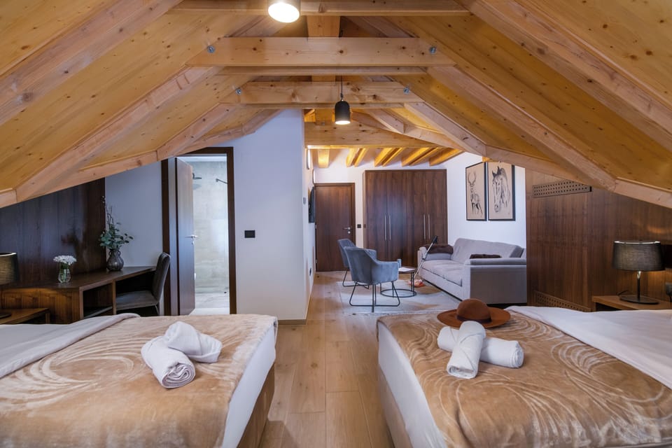 Standard Triple Room | In-room safe, soundproofing, WiFi (free), bed sheets