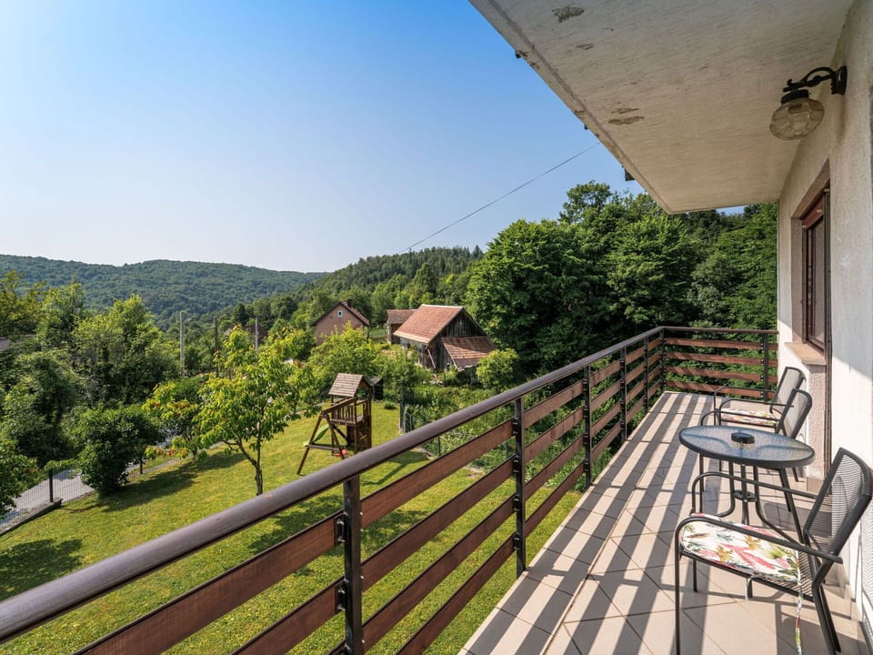 Wood, Porch, Handrail, Balcony, Fence, Wood Stain, Hardwood, Eco Hotel, Deck, Baluster