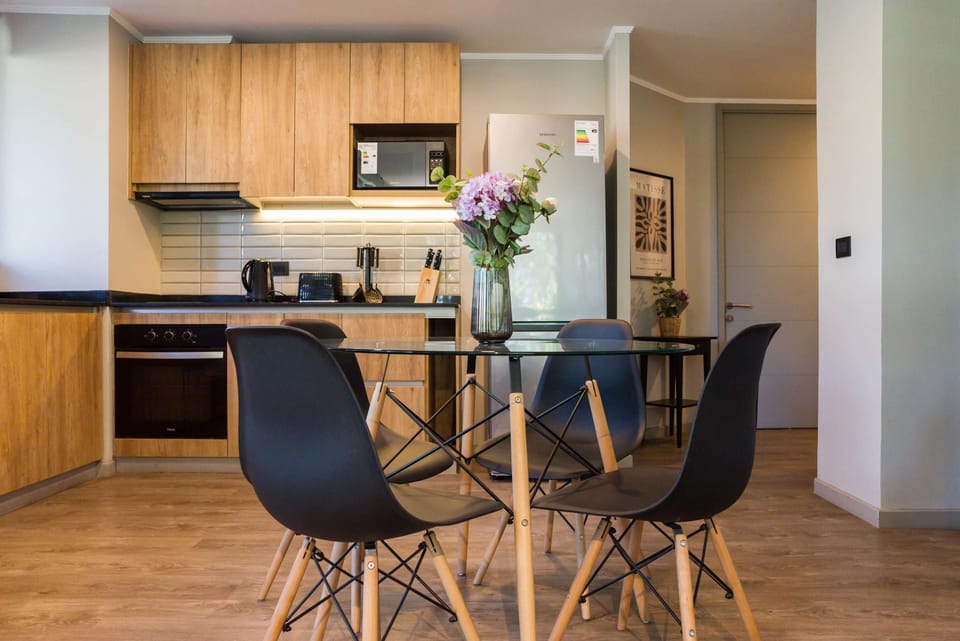 Enjoy meals in this stylish kitchen with modern appliances and a cozy dining area, perfect for intimate gatherings.
