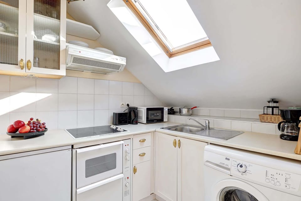 The kitchen is fully equipped to prepare a simple meal 